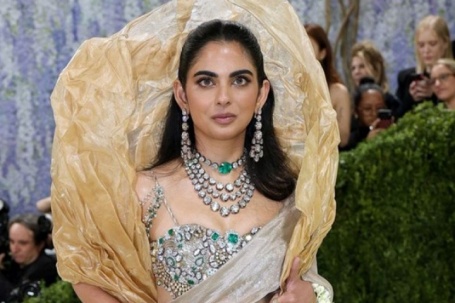 Ái nữ tỷ phú Ấn Độ gây 'choáng' với hơn 200 viên kim cương ở Met Gala