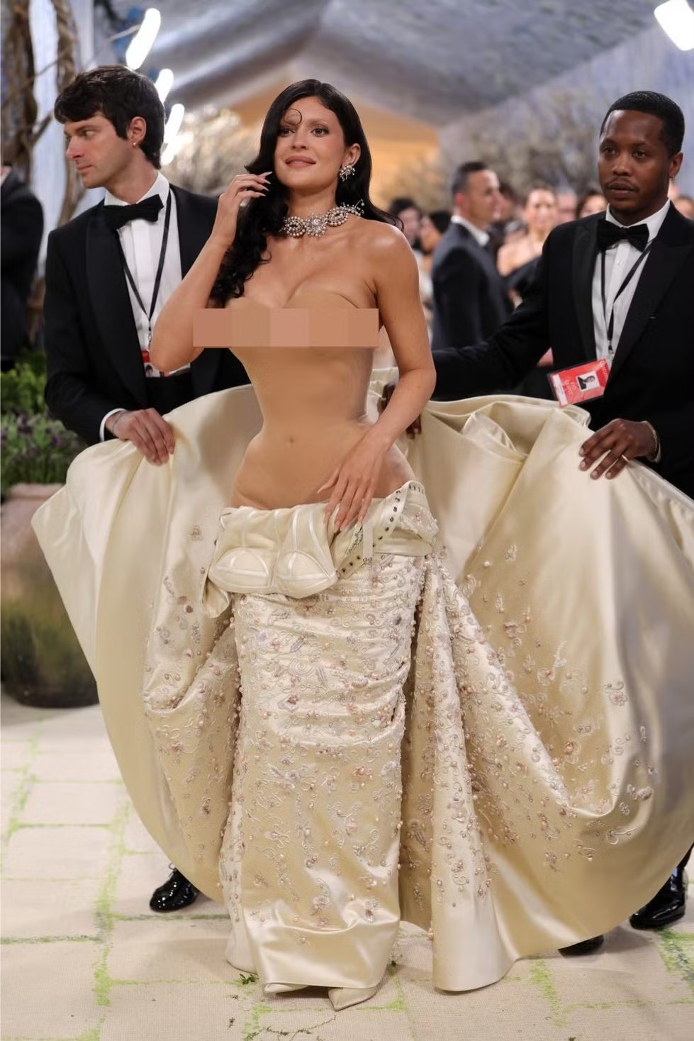 Vợ tỷ phú và hàng trăm ngôi sao đổ bộ Met Gala - 30