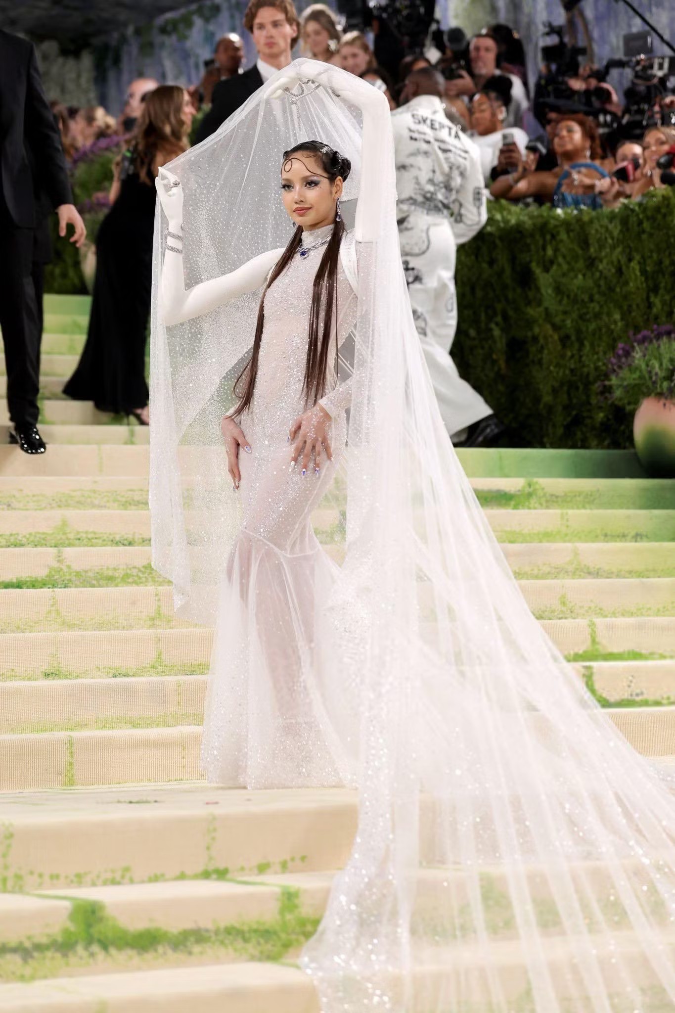 Vợ tỷ phú và hàng trăm ngôi sao đổ bộ Met Gala - 16