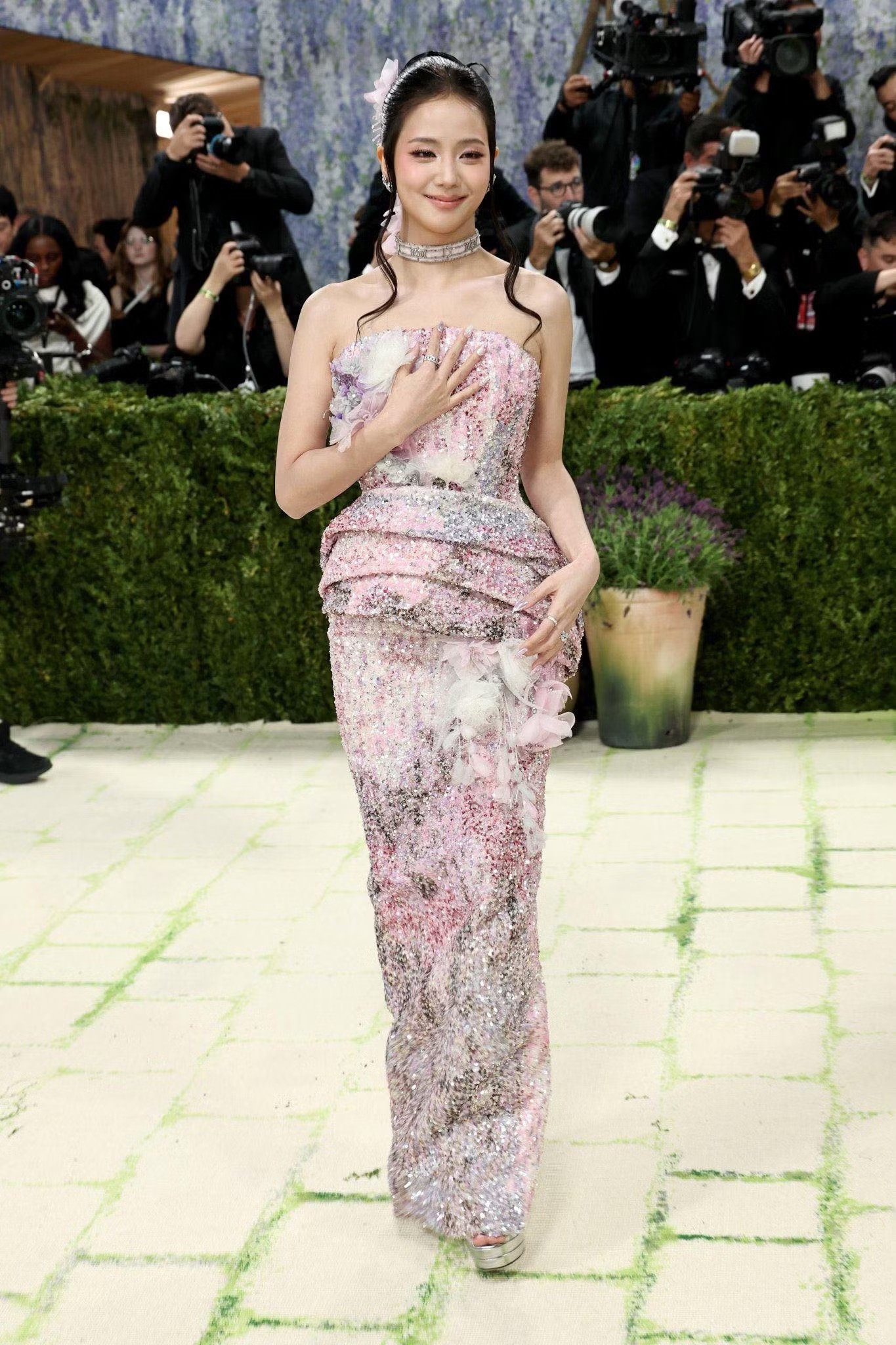 Vợ tỷ phú và hàng trăm ngôi sao đổ bộ Met Gala - 19