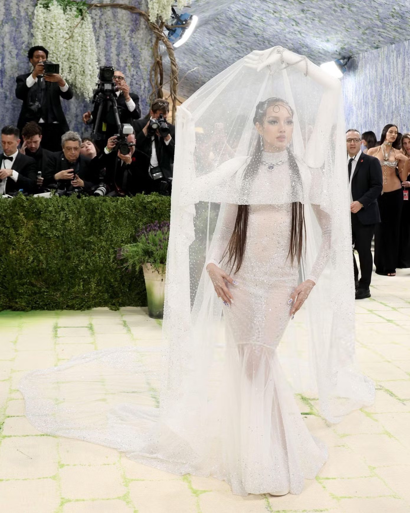 Vợ tỷ phú và hàng trăm ngôi sao đổ bộ Met Gala - 15