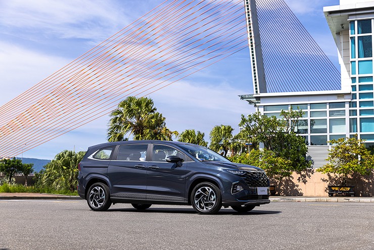 Giá xe Hyundai Custin niêm yết và lăn bánh tháng 5/2026 - 2