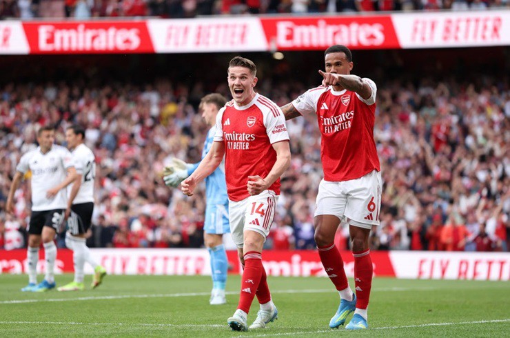 Arsenal nắm lại quyền tự quyết sau cú sảy chân của Man City