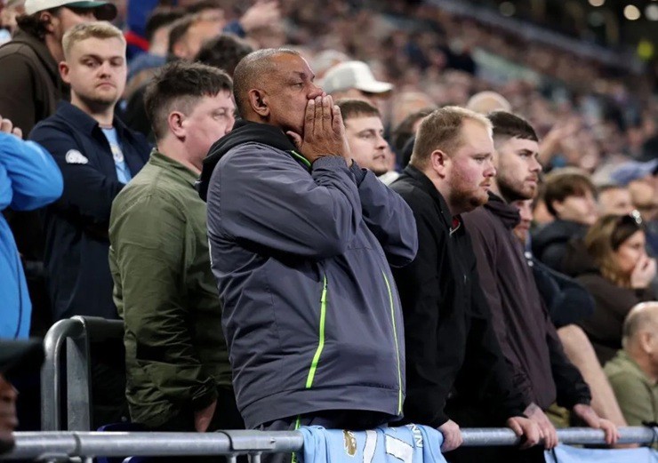Chiếc chai nhựa vẫn nằm nguyên trong túi áo của Rehman&nbsp;trong trận Man City bị Everton cầm hòa