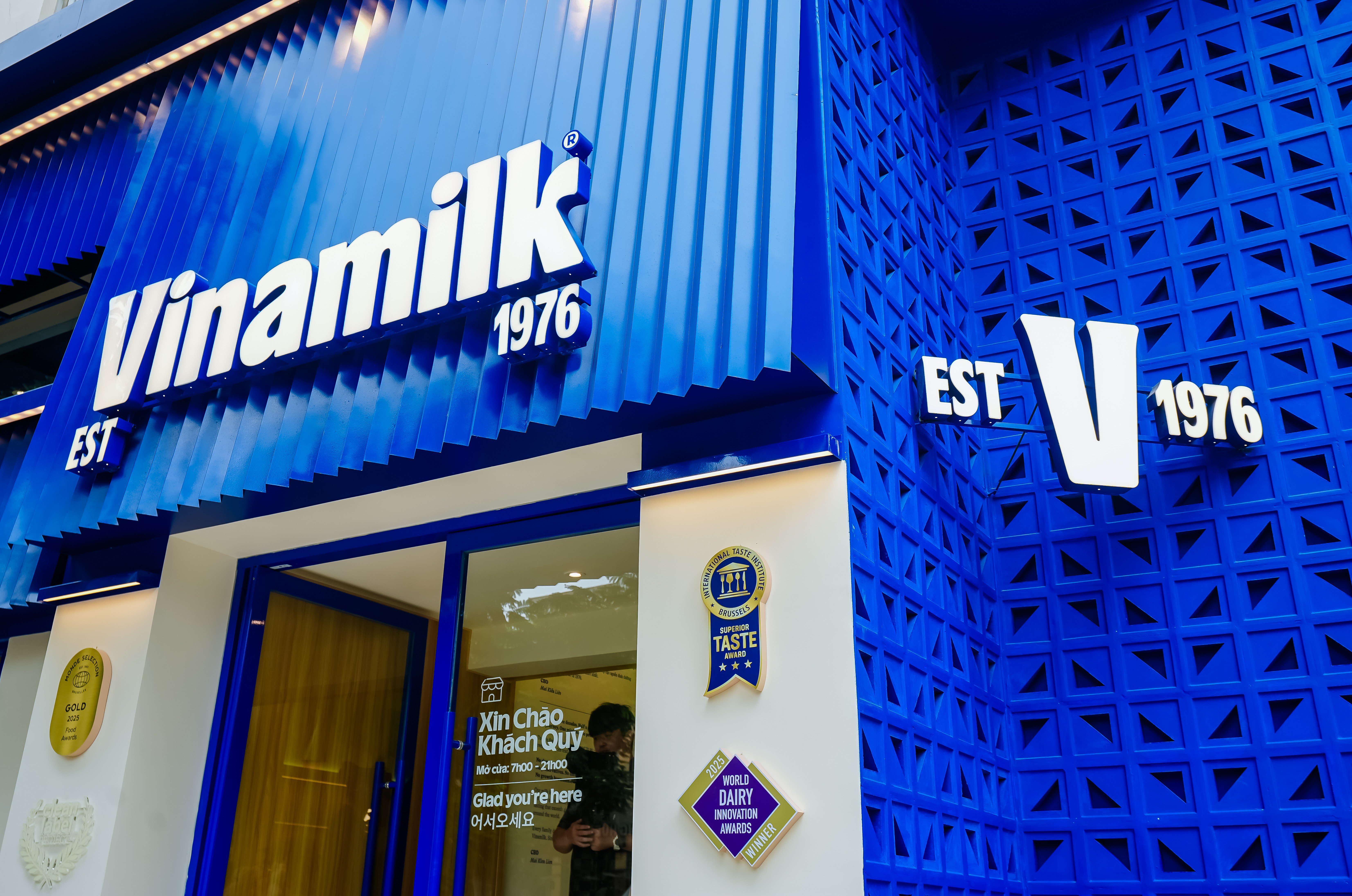 &nbsp;Vinamilk mở các cửa hàng theo nhận diện thương hiệu mới trên cả nước. Ảnh: Vi Nam