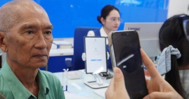 Nhiều người vội vã đi xác thực khi SIM bị khóa