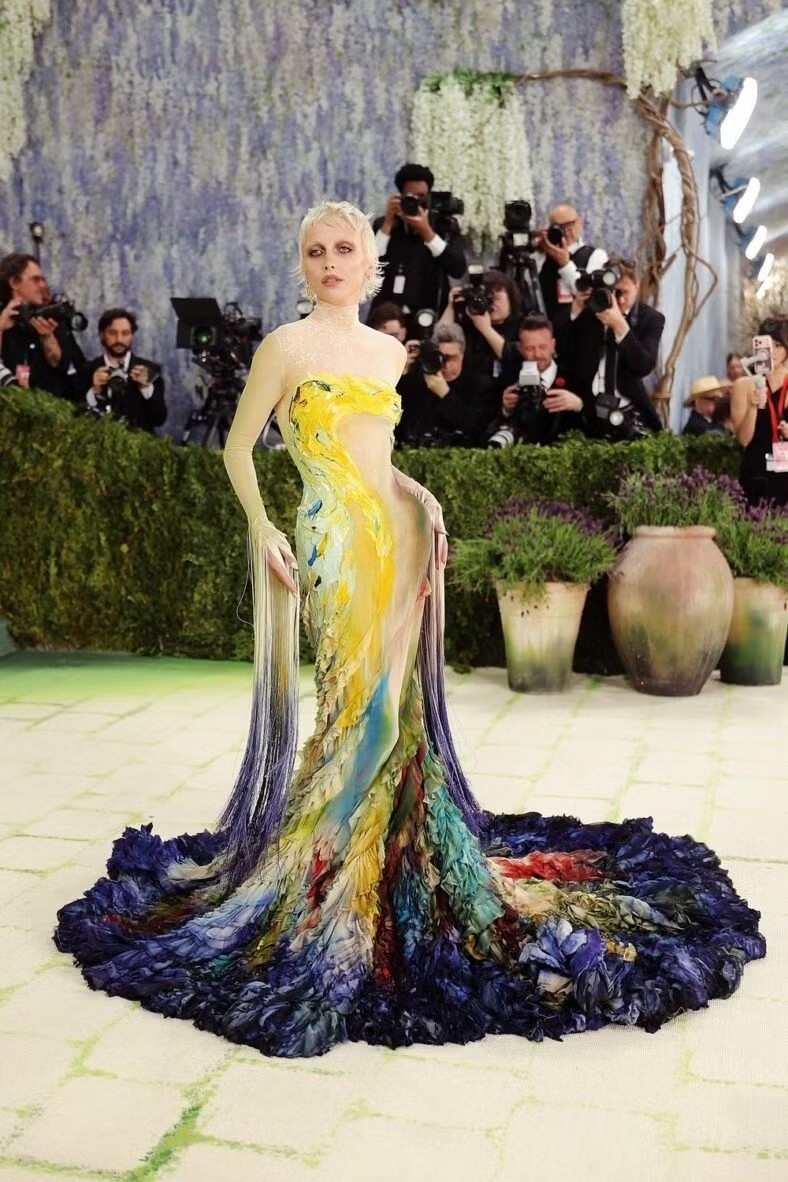 Vợ tỷ phú và hàng trăm ngôi sao đổ bộ Met Gala - 43