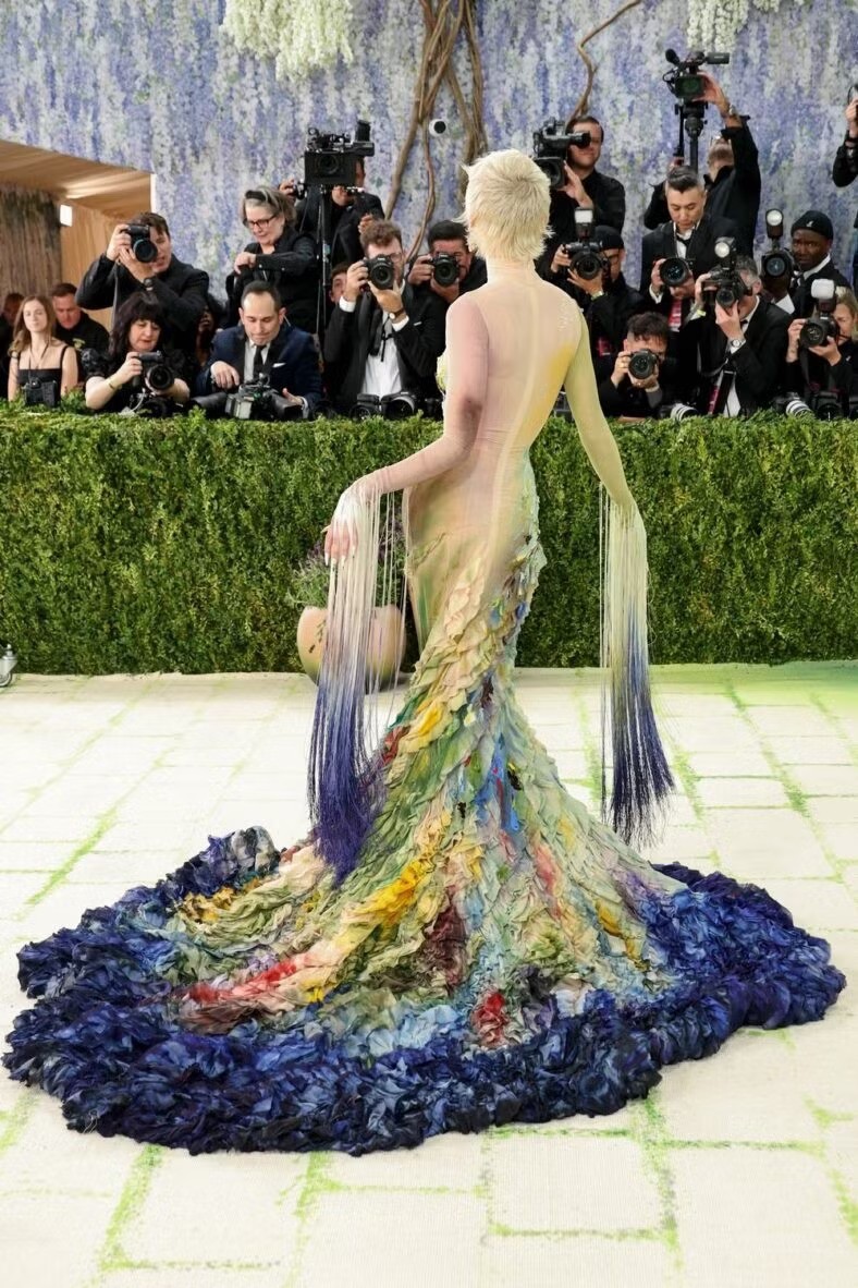 Vợ tỷ phú và hàng trăm ngôi sao đổ bộ Met Gala - 42