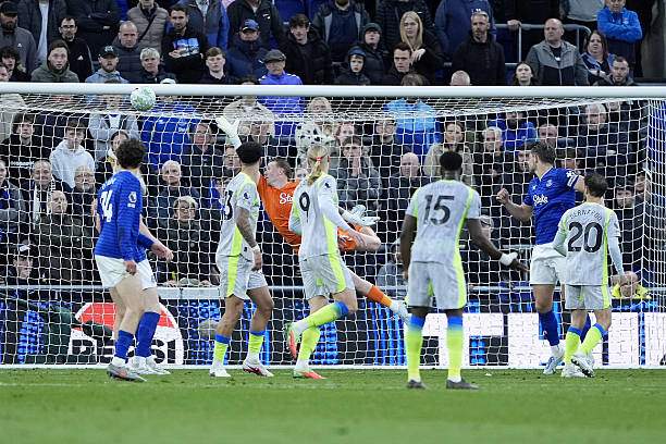 Trực tiếp bóng đá Everton - Man City: Doku giải cứu phút 90+7 (Ngoại hạng Anh) (Hết giờ) - 4
