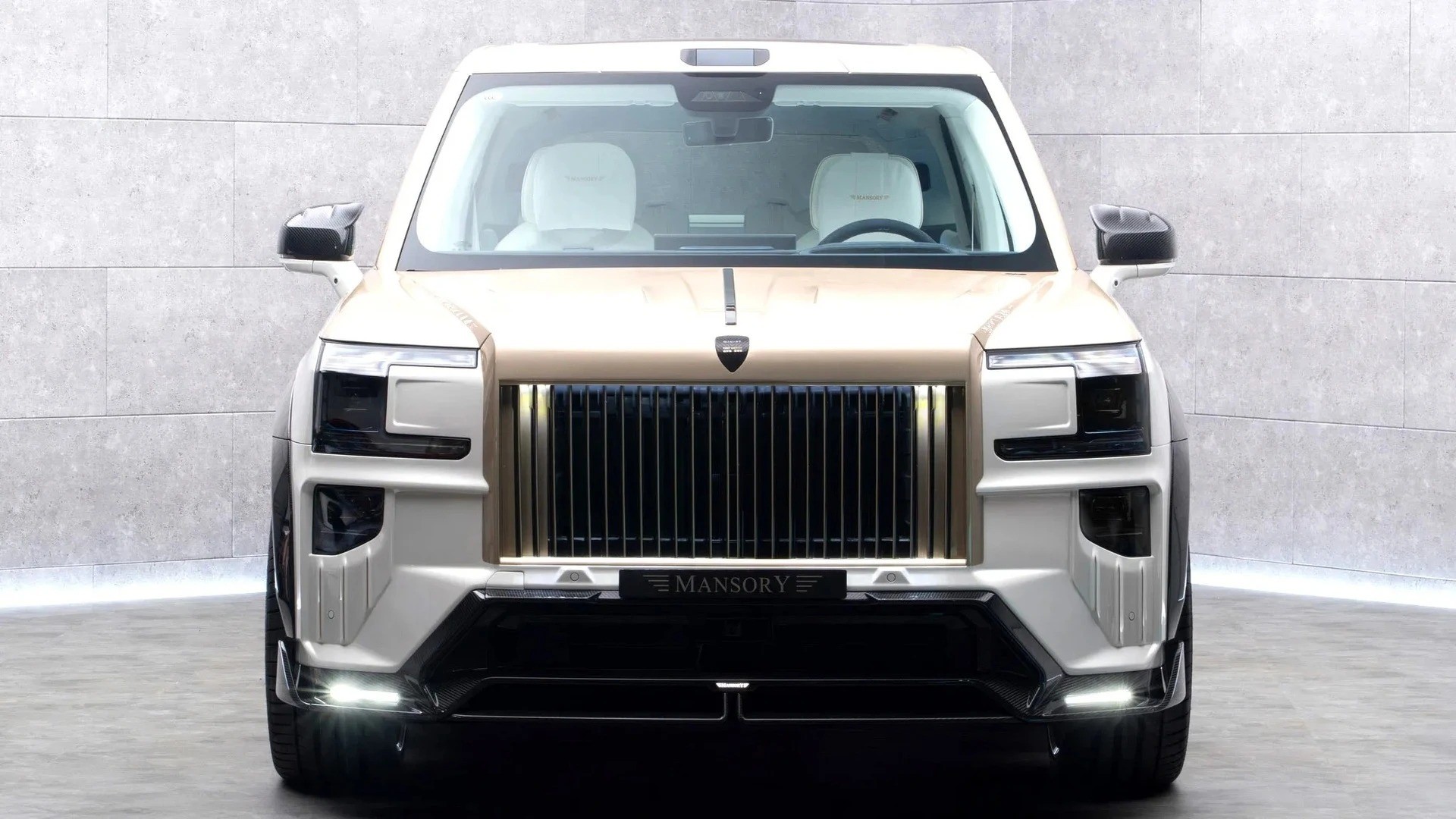 Zeekr 9X từng được Geely tự hào là kẻ thách thức Rolls-Royce Cullinan tại Trung Quốc.