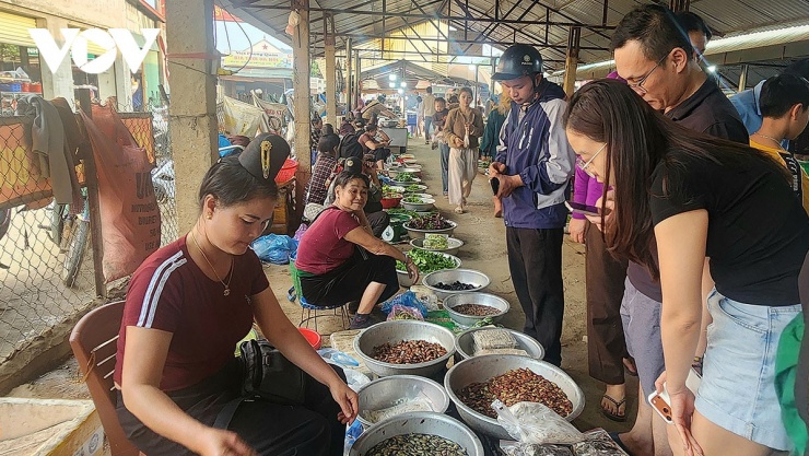 Chợ Nà Si – khu chợ mang đậm bản sắc của đồng bào dân tộc Thái, nổi tiếng với những mặt hàng nông sản địa phương