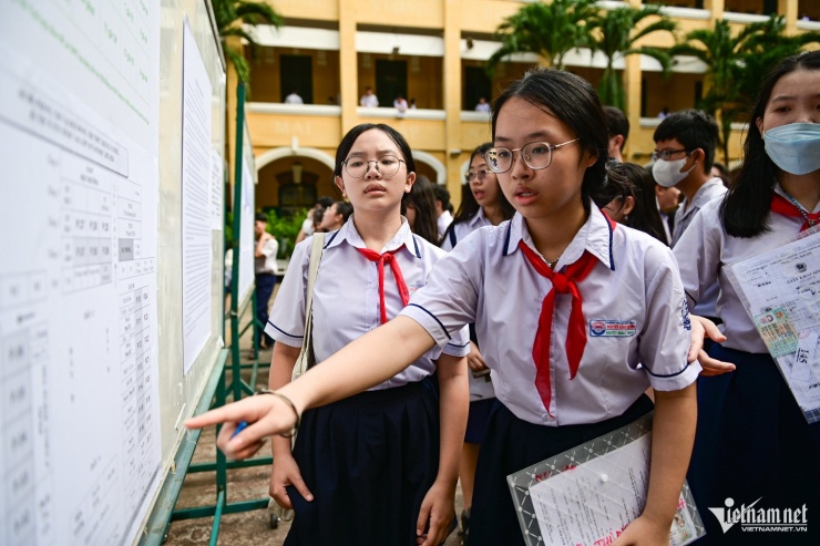 Thí sinh thi vào lớp 10 TPHCM năm 2025. Ảnh: Nguyễn Huế