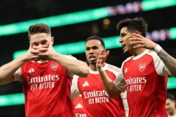 Cú đúp danh hiệu vẫy gọi Arsenal: Khi sự lãng mạn kết duyên cùng chất thép