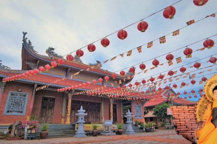 Kỳ bí 12 dòng cổ tự phía sau tượng Phật Lồi trong ngôi chùa ở Gia Lai