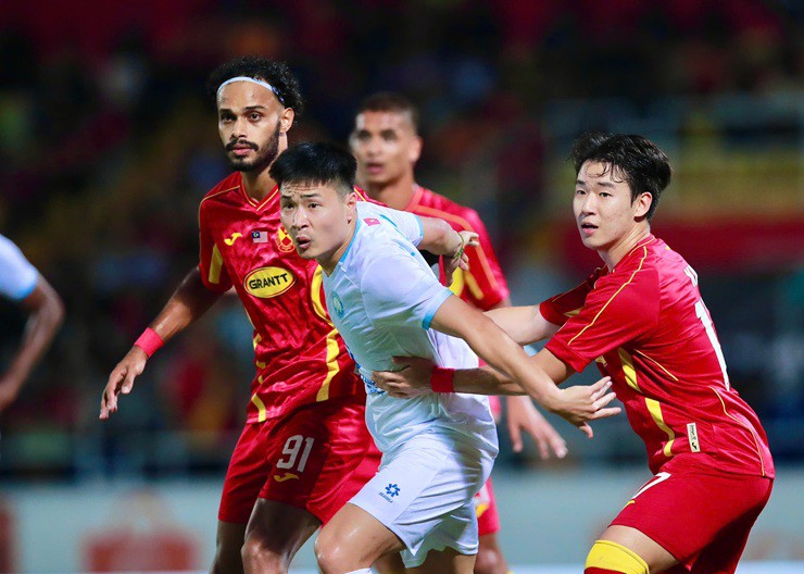 Trực tiếp bóng đá Selangor - Nam Định: Văn Đạt phung phí (Cúp C1 Đông Nam Á) (Hết giờ) - 2