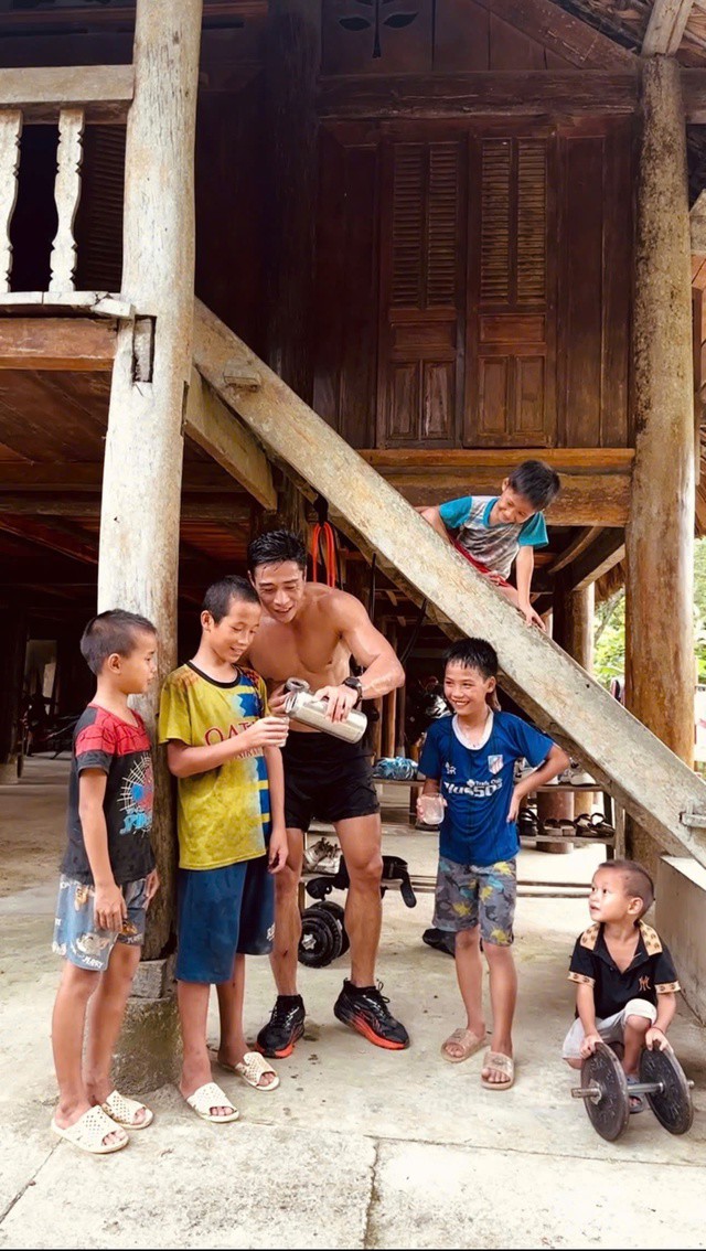 Bộ phim hiện đang nhận được rất nhiều sự quan tâm của khán giả truyền hình.