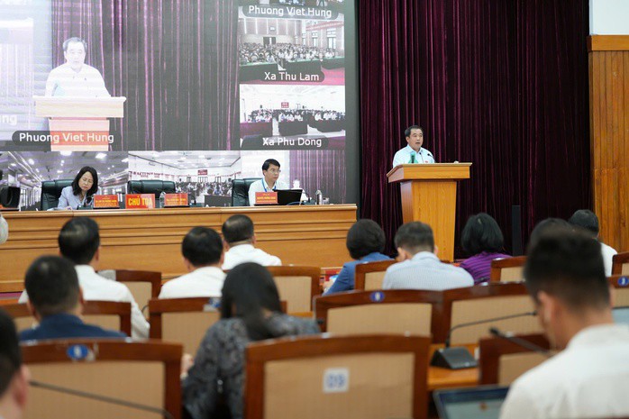 Bí thư Thành ủy Hà Nội Trần Đức Thắng trao đổi với cử tri