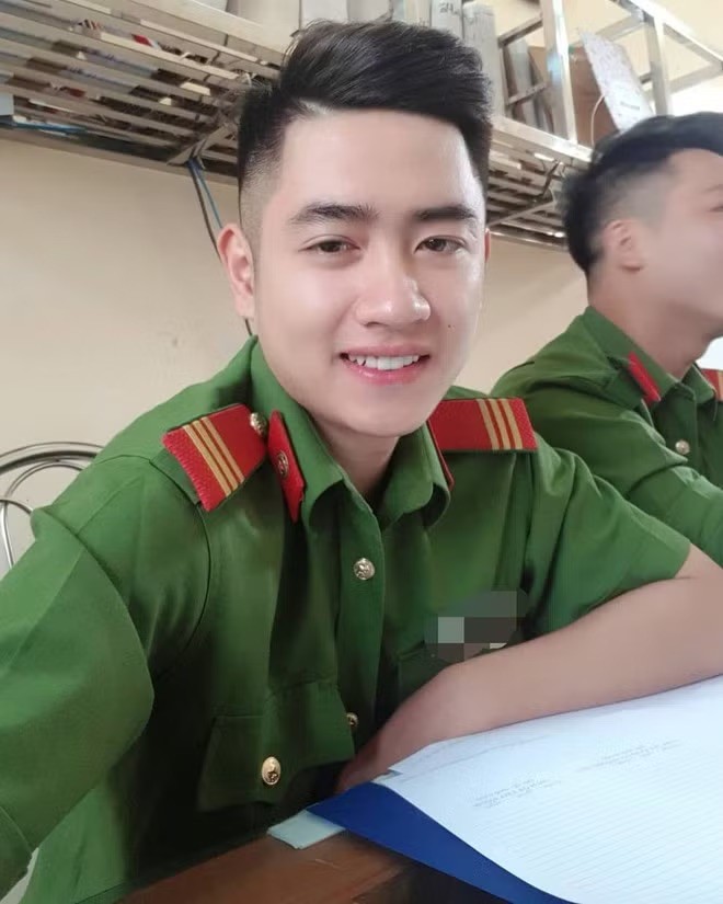 Văn Trung khi còn là sinh viên Trường Cao đẳng Cảnh sát Nhân dân I. Ảnh: NVCC
