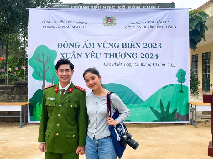 Văn Trung và vợ đồng hành trong nhiều sự kiện. Ảnh: NVCC