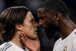 SAO Real Madrid bị Rudiger tát lên tiếng, fan đòi đuổi khỏi CLB