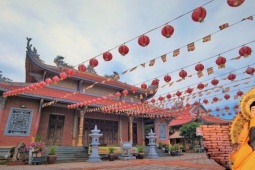 Kỳ bí 12 dòng cổ tự phía sau tượng Phật Lồi trong ngôi chùa ở Gia Lai
