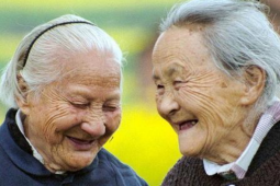 Người tuổi thọ cao thường có 3 đặc điểm này trên khuôn mặt: Có 1 thôi cũng đã là may mắn