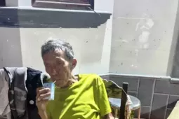Cụ ông mang theo vàng đi lạc và kiệt sức trong rừng keo tại Huế