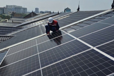 Giá mua điện mặt trời mái nhà còn quá rẻ