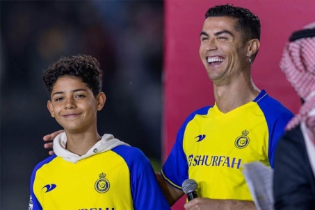 Con trai Ronaldo từ chối cơ hội đá cặp với CR7, muốn thử sức ở đội lớn châu Âu