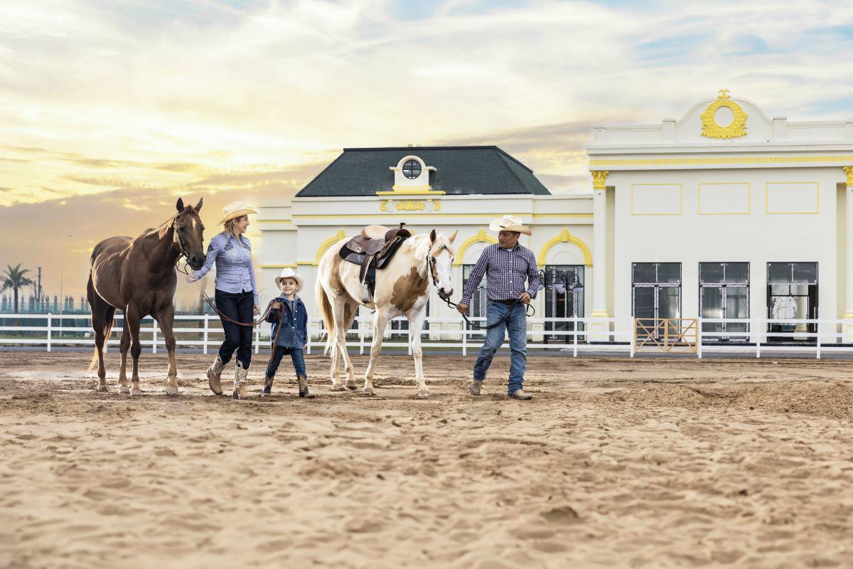Tại Học viện Cưỡi ngựa Vinpearl Horse Academy Vũ Yên, cư dân được rèn luyện thể chất, tận hưởng phong cách sống hoàng gia giữa thiên nhiên trong lành