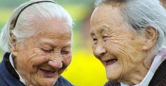Người tuổi thọ cao thường có 3 đặc điểm này trên khuôn mặt: Có 1 thôi cũng đã là may mắn