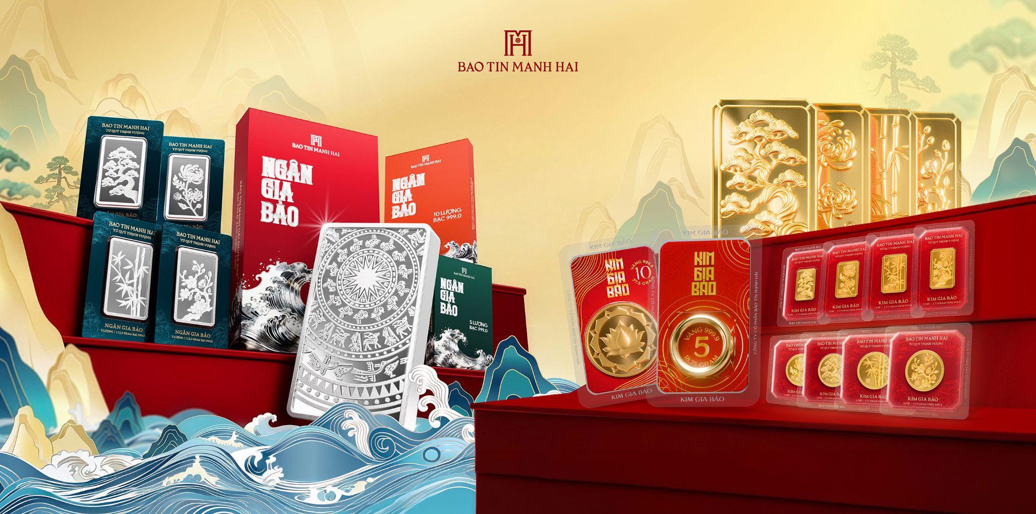 Cận cảnh các sản phẩm Ngân Gia Bảo đặt cạnh Kim Gia Bảo, thể hiện sự đa dạng trong lựa chọn của khách hàng.