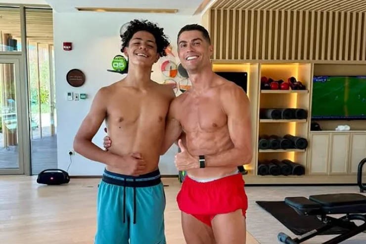 Ronaldo Jr phát triển thể chất rất nhanh