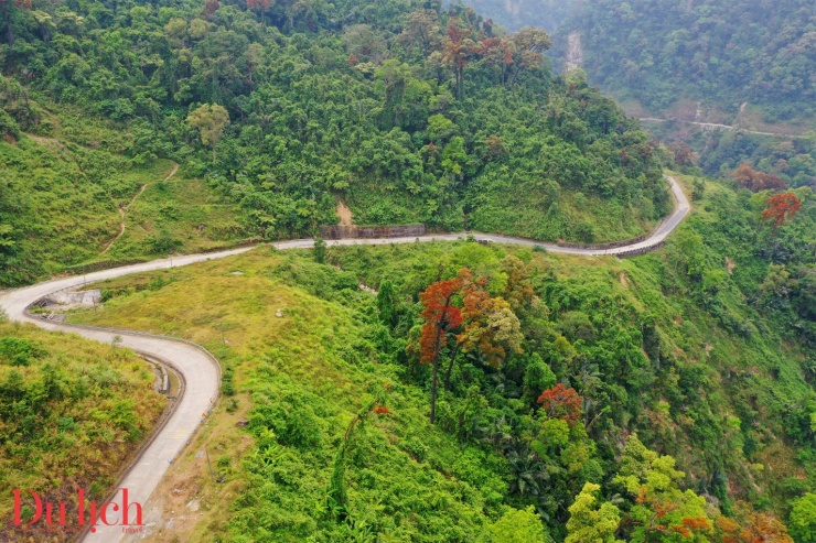 Cung đường Trường Sơn Đông đẹp như mơ vào mùa hoa nở - 16
