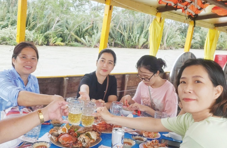 Hoa bần cũng là món ăn ngon khi du khách chạm vào "thiên đường ẩm thực" xứ cù lao.