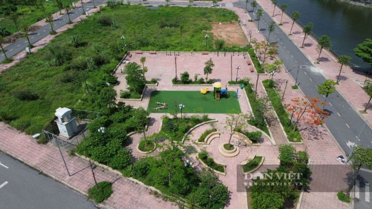 Khu vui chơi vắng bóng người dân.