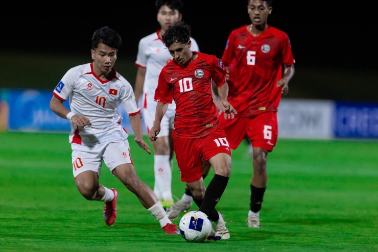 U17 Việt Nam (áo trắng) có trận đấu hay&nbsp;