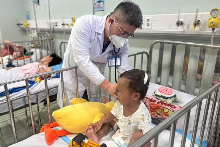 Luật sư phân tích tình tiết tăng nặng đối với cặp đôi đánh đập bé trai 2 tuổi đến nguy kịch