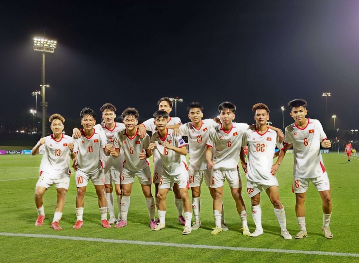 U17 Việt Nam ăn mừng chiến thắng trước U17 Yemen. Ảnh: VFF.
