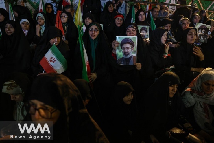 Người dân Iran tham gia cuộc tuần hành ủng hộ chính phủ ở Tehran tối 6/5. Ảnh: WANA&nbsp;
