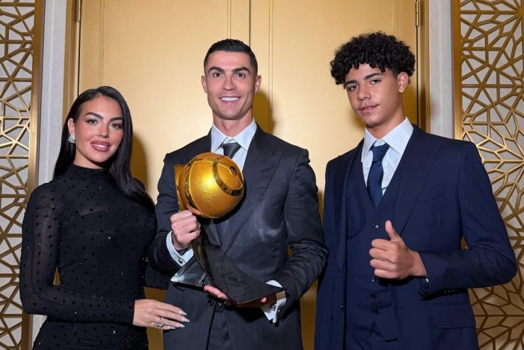 Con trai Ronaldo được 5 đại gia châu Âu săn đón, CR7 ra quyết định bất ngờ