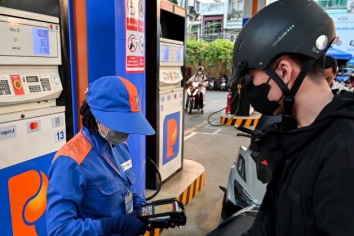 Giá xăng dầu điều chỉnh từ 15h hôm nay, dầu diesel giảm còn hơn 27.000 đồng/lít