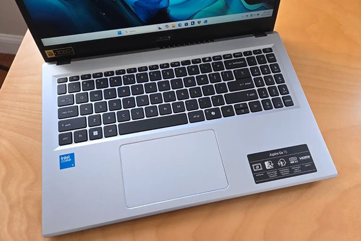 Các laptop vỏ nhựa ngày càng hoàn thiện.