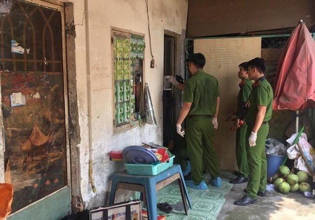 Công an khám nghiệm hiện trường một vụ án. Ảnh minh hoạ