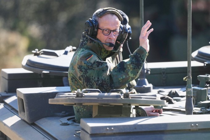 Thủ tướng Friedrich Merz trong chuyến thăm thao trường ở Munster, Đức, ngày 30/4. Ảnh: AFP