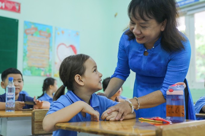 Học sinh lớp 1, trường tiểu học Đinh Tiên Hoàng (TP HCM) trong ngày đầu đến trường, năm 2022. Ảnh: Quỳnh Trần