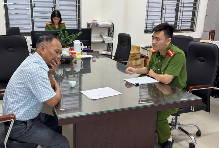 Vũ Khắc Tuấn tại cơ quan điều tra. (Ảnh: Công an Bắc Ninh)