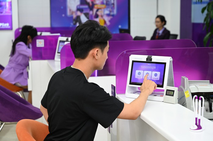 Việc tinh gọn nhân sự là bước đi tất yếu để các ngân hàng thích ứng với các mô hình kinh doanh số