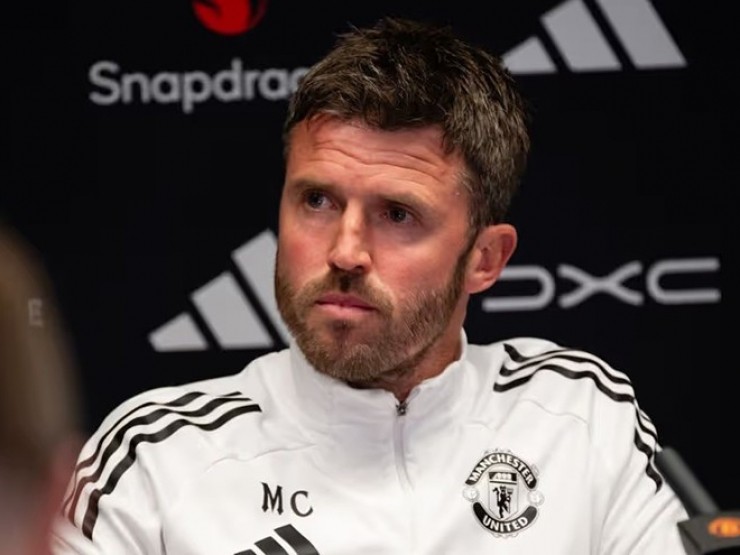 Carrick nói về tương lai ở MU, lên tiếng chỉ trích Man City