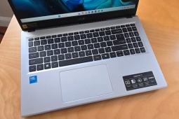 Nhiều người dùng bắt đầu thích laptop vỏ nhựa hơn kim loại